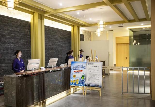 郑州汤盛温泉主打“24 小时随来随吃”豪华自助餐