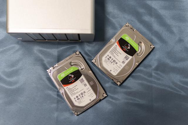 私有云下载再度升级，铁威马F4-422——万兆网口的NAS