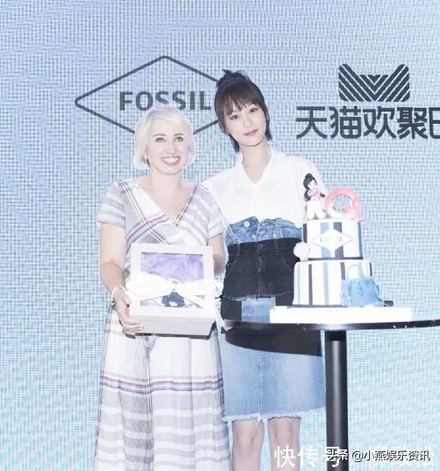 杨紫瘦了真敢玩，半身裙外穿短裤还能系上扣，