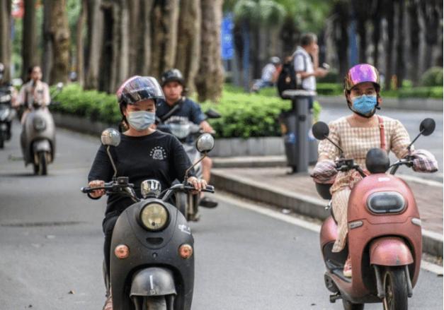 一个头盔，让共享电动车前途未卜，或将迎来“