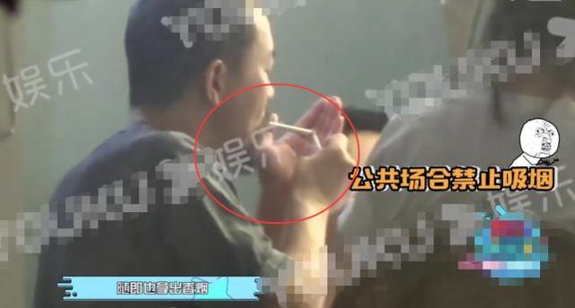 廖凡携老婆与友聚餐，席间热聊室内抽烟，饭毕当街搂肩牵手秀恩爱