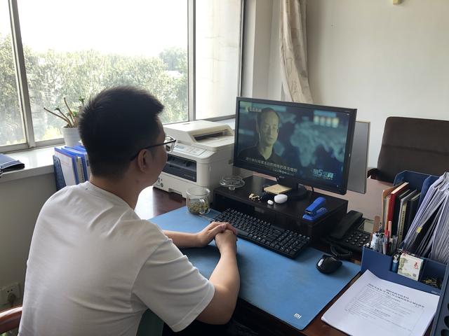 市科技局组织观看网络安全大型专题片《第五空间》