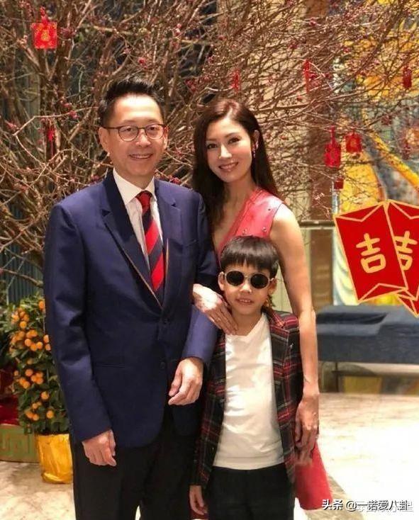 何超琼前夫现身赌王葬礼，曾花2000万办世纪婚礼