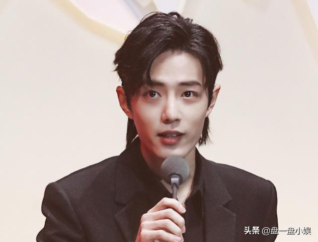 网爆厦门一中学老师，在网课中教导学生宣传肖