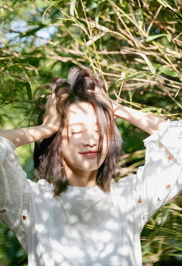 温婉既腹黑的李沁，剧外是青春靓丽甜美的，3