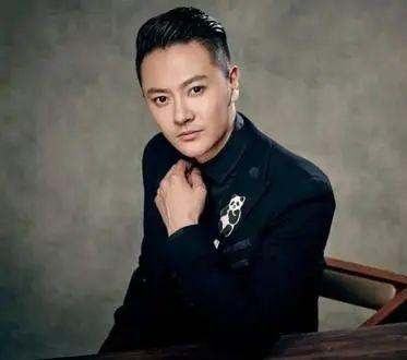 “奶油小生”印小天沦落到蹭网红热度 网友：“插刀教”罪有应得