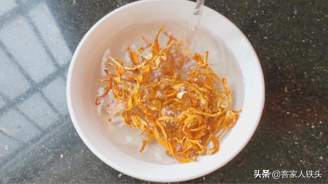 牛肉想要嫩滑好吃，别下锅炒，教你一个更简单的做法，营养又好吃