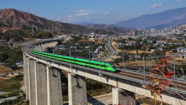 通车半个世纪的成昆铁路，为什么堪称“神话”？