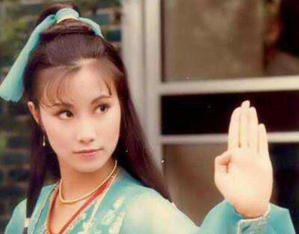 就在4天前风流赌王何鸿燊和“阿姐”汪明荃的关系终于“藏”不住