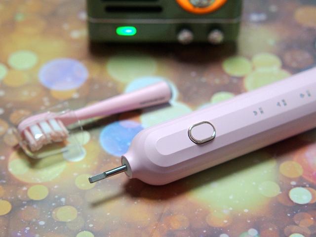 保护好牙齿从拿着美看认真刷牙开始
