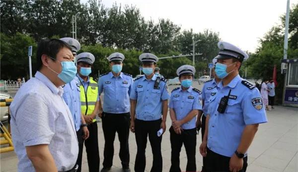 滨州公安交警支队深入一线督导创建全国文明城市交通秩序整治工作