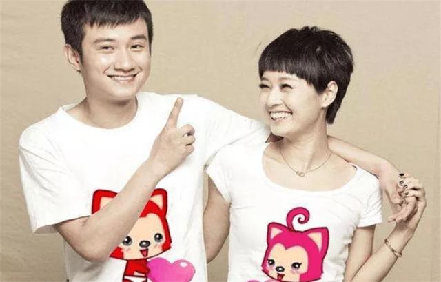 文章现身机场，眼神呆滞像油腻大叔，反观马伊