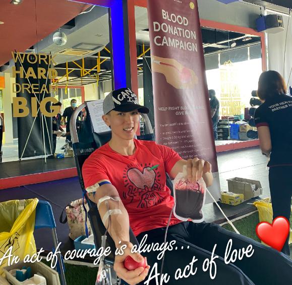 吴尊带儿女花20天整理一卡车旧物捐赠，max手臂磕青坚持干活超暖