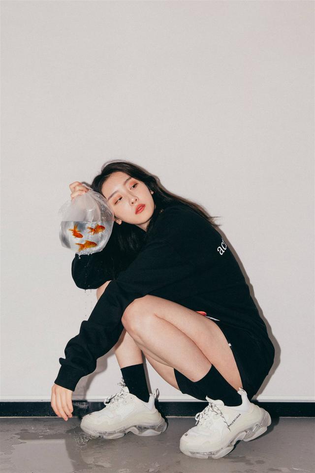 刚出道就拉开差距？赵小棠连上两部综艺，许佳琪和孔雪儿却忙掐架