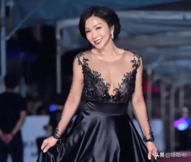 她是罗志祥的干妈，男友曾背叛过唐嫣，今依然