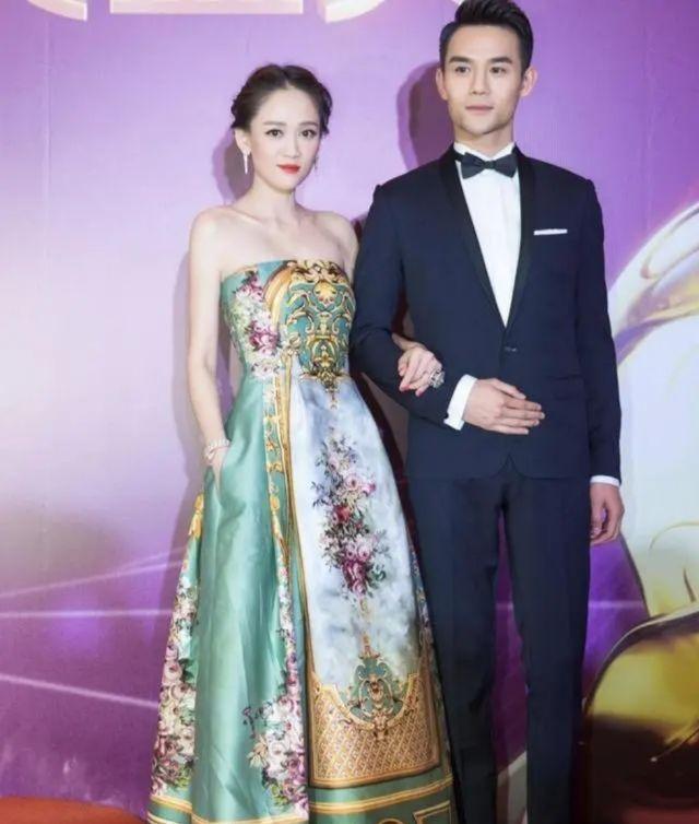 41岁陈乔恩越活越少女，穿彩色毛衣配半身裙清新
