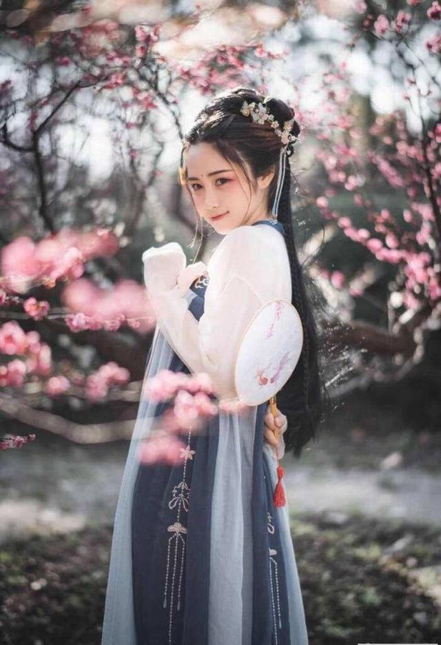 作为中国的传统服饰汉服，发扬历史文化也会这么幸酸，多漂亮啊
