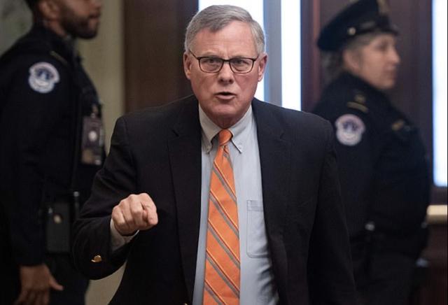 发国难财？美国官员疫情抛售股票被调查，暴跌前几周保住近千万