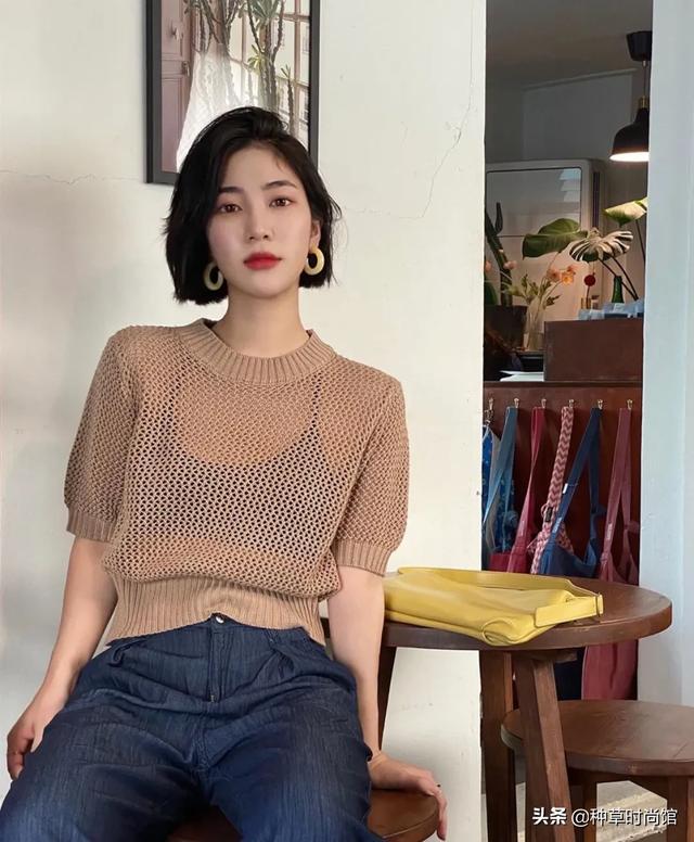 别再跟风穿T恤了，今年巨流行的“短袖”长这样