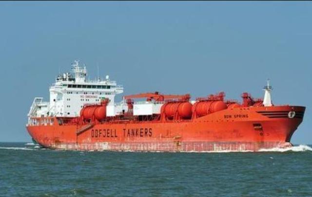 9吨黄金换150万桶汽油，美军出动大批战舰，准备