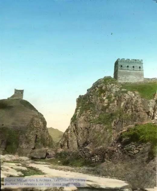 老照片：英国探险家清末拍摄的万里长城，好残破凄凉