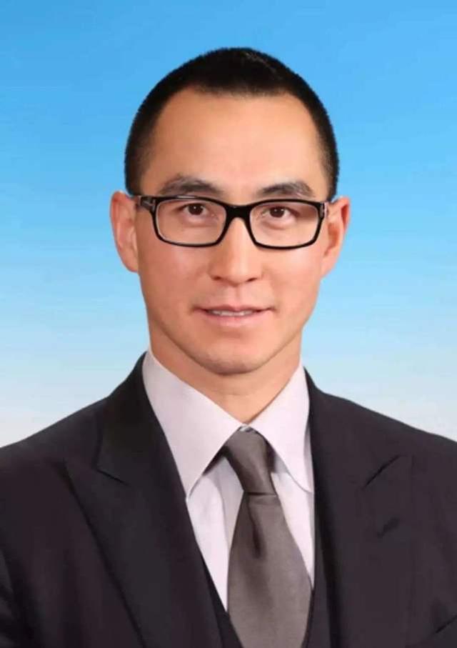 对何鸿燊影响最大的女人，不是他的四个太太，