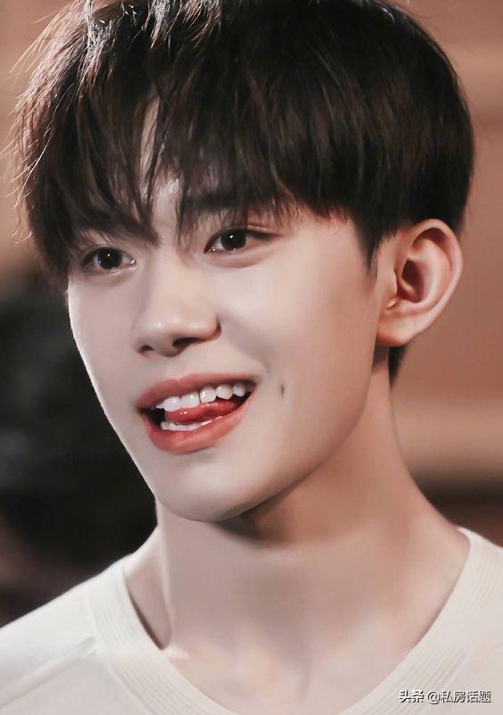 易烊千玺，一个被娱乐圈宠爱的人，你喜欢吗？