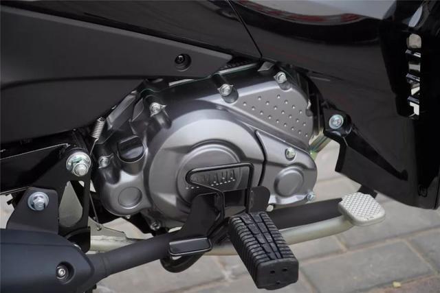 雅马哈弯梁代步车，前轮碟刹座高780mm，国四电喷百公里油耗1.7L