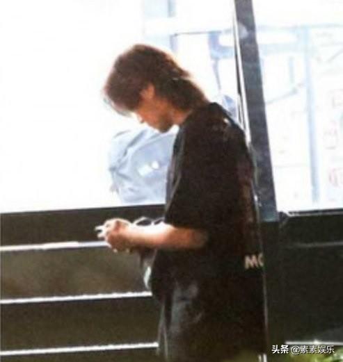 风波|罗志祥分手风波后首露面！与好友深夜球馆打球被直击 面容憔悴瘦了一圈