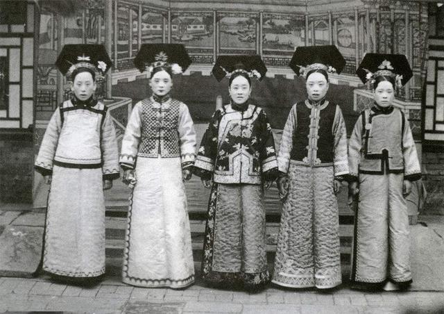 封建最后一位公主，姐姐是川岛芳子，奋斗半辈子才买到自己的房子