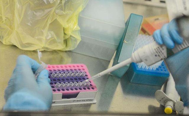 核航母再次沦陷！至少5人被确诊，先前确诊100