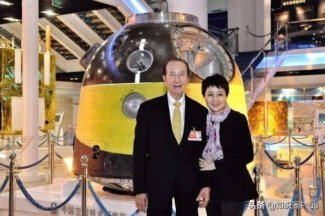 何鸿燊何氏家族悼文，留下四房十七杰，详细了