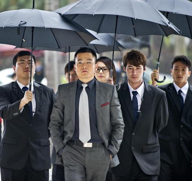 开奔驰宝马的不一定是有钱人，但是开这3种车，可能都是低调富豪