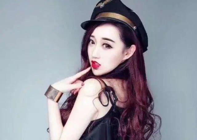 38岁“啃老男”偷父母积蓄疯狂打赏，只为让女主播“陪玩7天”？