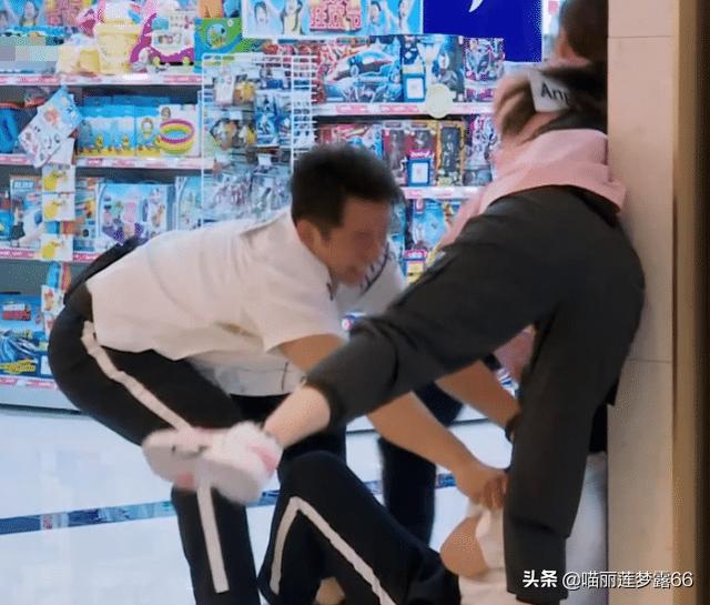跑男：baby汪苏泷撕名牌，看到两人的架势和状态，黄晓明怎么忍？