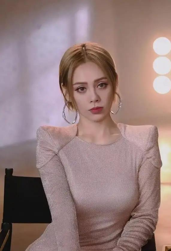 等着看宁静如何“兴风作浪”，没料到这个“刺儿头”认真了起来