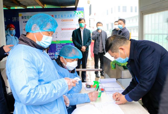 陈西武到建筑工地视察疫情防控工作