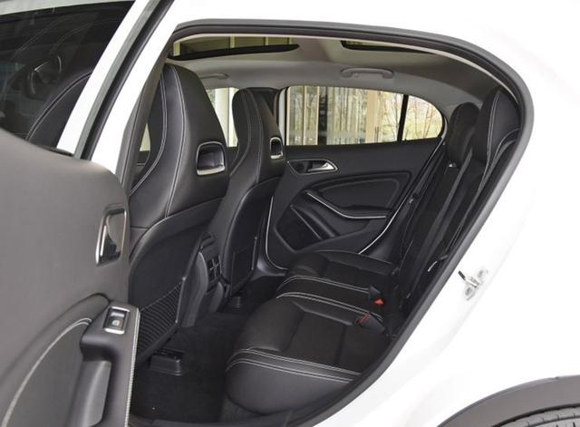 奔驰扛不住了，这款SUV从26万跌至18万，买宝马不如选它香