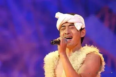 从年入千万到“软饭男”，被揭穿身份的阿宝，是对歌坛的高级羞辱