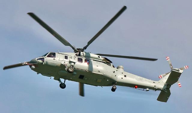 055同时装备三套直升机助降系统，阔气同时，背