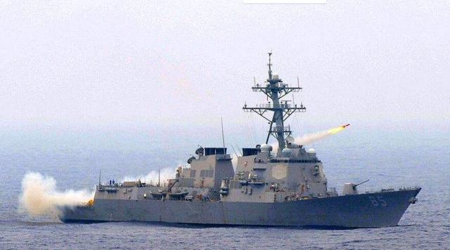 现场照片首次公开，又一艘美舰穿越东南海峡，