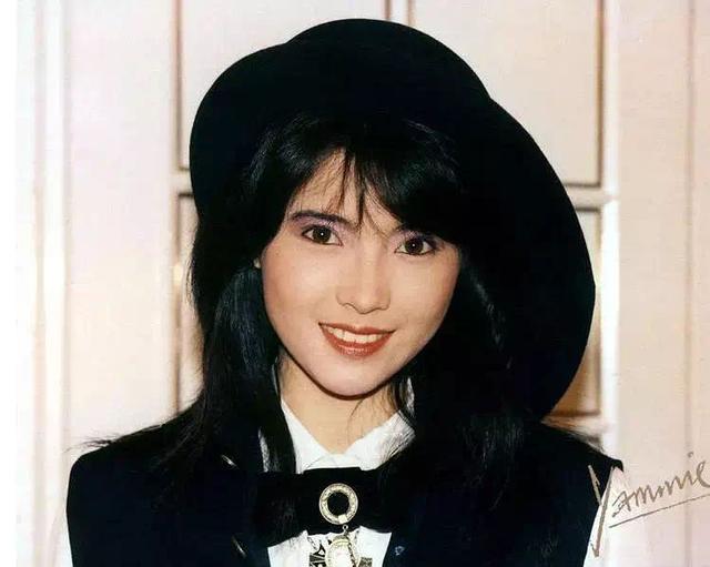 被大佬"逼"疯的蓝洁瑛，3年内2任男友自杀，死后墓地也被毁