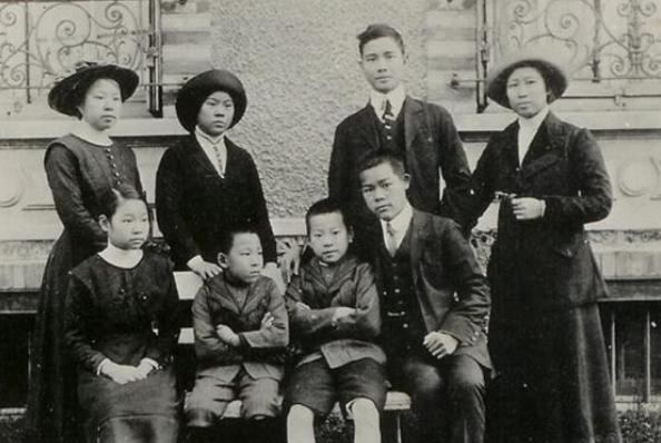 汪精卫儿子回国扫墓，见父亲的跪像，留下9个字