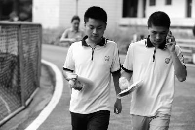 6年前两位江西少年，宁愿错过高考来拯救全车人性命，后来如何？