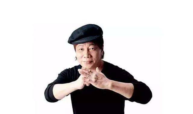 “火云邪神”梁小龙：单挑十几人，妻子却被泼