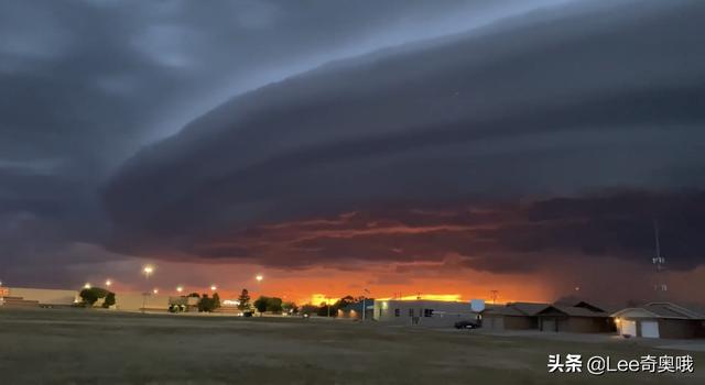 『巨型』美国出现巨型圆盘状陆架云 巧的是电影即将重映