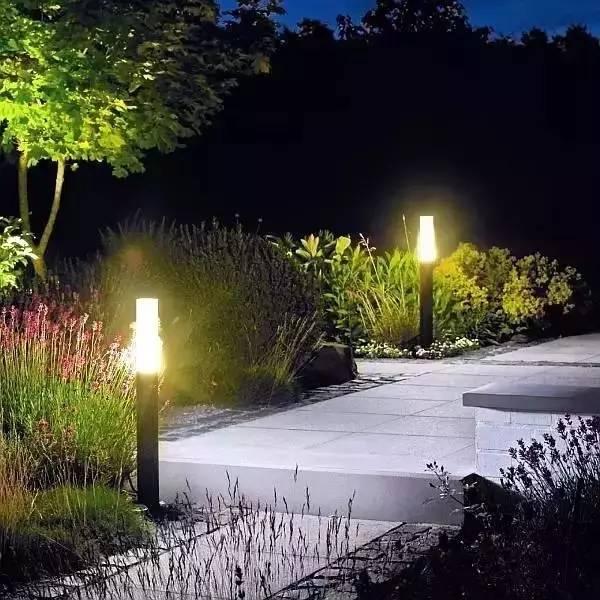 庭院的灯光应该怎么设计呢?灯具该如何选择呢?夜晚的庭院如何展现她的魅力呢?