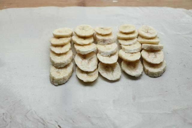 1碗面粉6個香蕉，這樣做太美味了，孩子咬一口就停不下來，好過癮