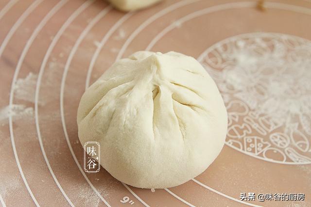 快立秋了，早餐饼这样做营养更足，皮薄馅多又美味，家人喜欢吃