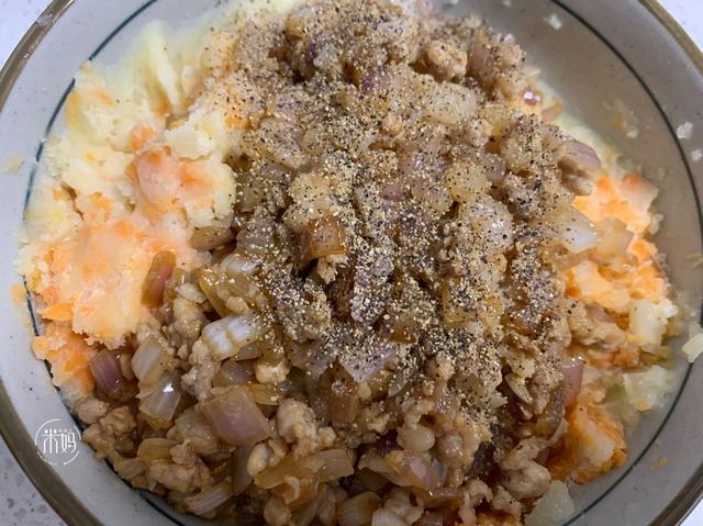 土豆别炒着吃，换种新花样，外酥里嫩咬一口满嘴酥，比吃炸鸡过瘾